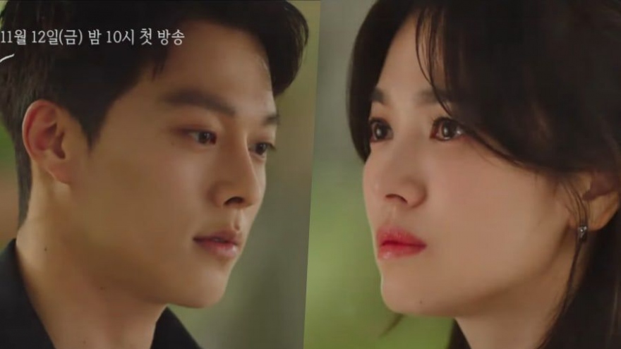 Song Hye Kyo bật khóc dưới cơn mưa bên "tình trẻ" Jang Ki Yong trong teaser phim mới